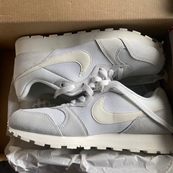 Nike Shoes - Nike Women's MD Runner 2 (Size 8.5 US Womens)